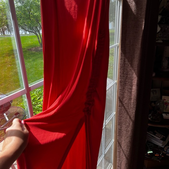 Thin, comfy dress! - Picture 2 of 3